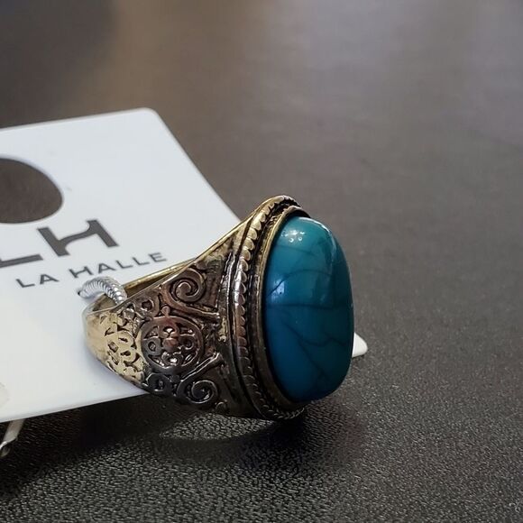 **Final Sale** Silver tone blue acrylic stone ring Size 7.5 - Picture 3 of 7